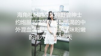 魅色夫人轻度SM调教两个性感女奴 撅着小屁股被主人用假屌和粗黄瓜插到爽 言语很是淫荡