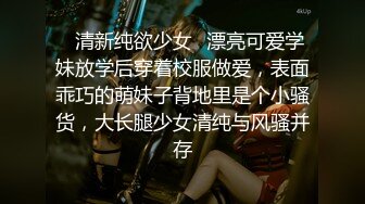 【两个年轻粉嫩的社会渣女】全程露脸被纹身小哥床上玩弄，激情上位让小哥从床上草到床下